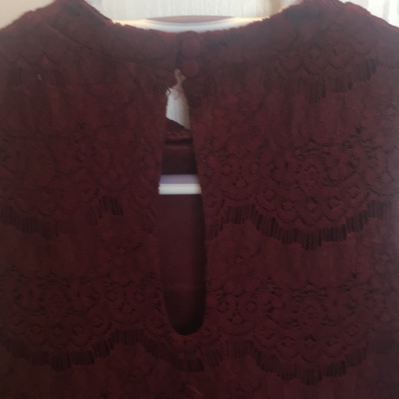 Burgundy lace top with peplum bottom - Picture 5 of 7